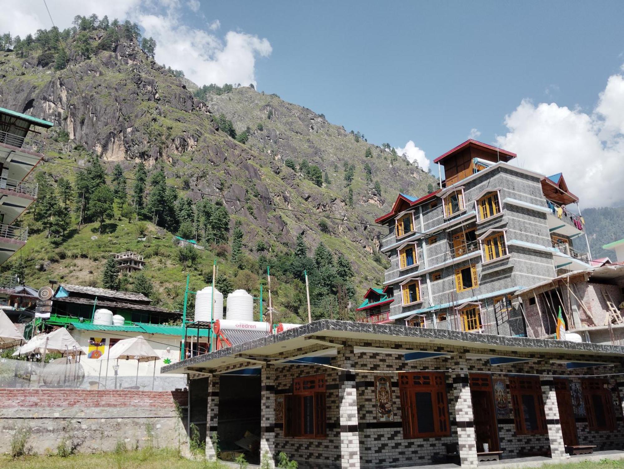 Dog N Hill Hotel Kasol Exterior photo