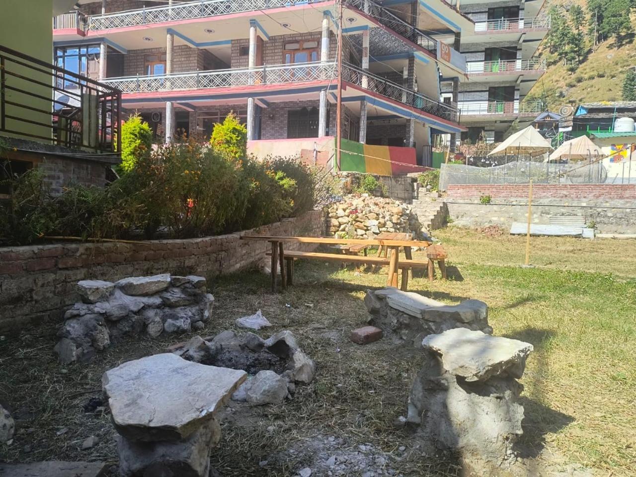 Dog N Hill Hotel Kasol Exterior photo