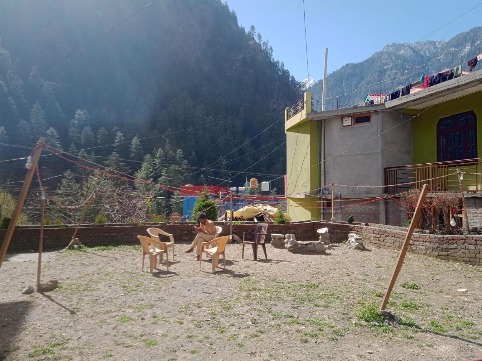 Dog N Hill Hotel Kasol Exterior photo